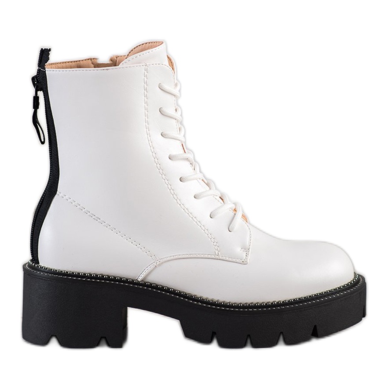 Seastar Valkoiset ansastajat lavalla valkoinen musta