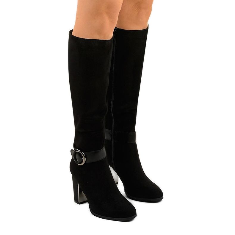 Mustat nilkkurit Aebanise-ekologista mokkaa