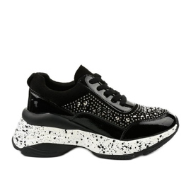 Mustat lenkkarit, jotka on valmistettu eko-nahka-mokkanahasta Quijor