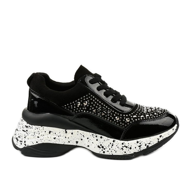 Mustat lenkkarit, jotka on valmistettu eko-nahka-mokkanahasta Quijor