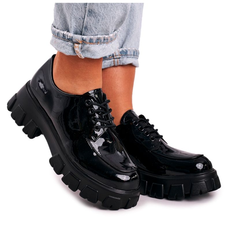 Naisten Oxfords -kengät massiivisella alustalla S.Barski HX23 lakattu musta