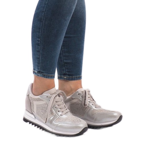 Hopea lenkkarit kiilassa G-125