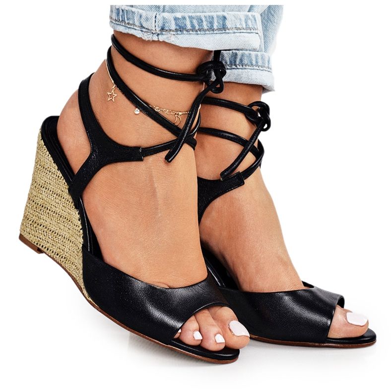 Nahkasandaalit punotulla kiilalla Laura Messi 1944 musta