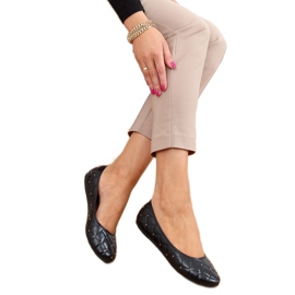 Musta CD81P Mustat ballerinat