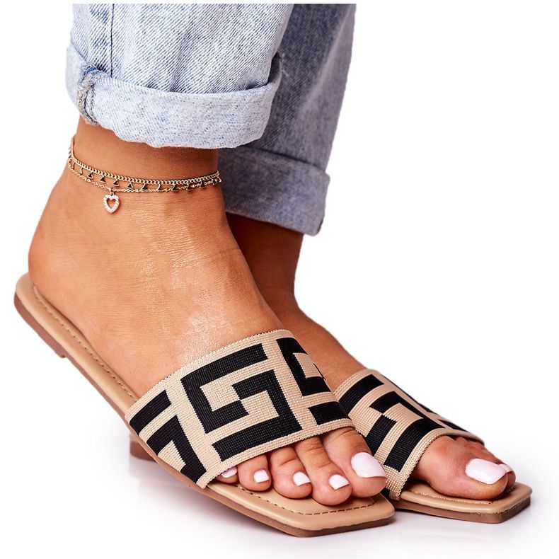 Naisten klassiset beigenväriset Melinda -tossut musta