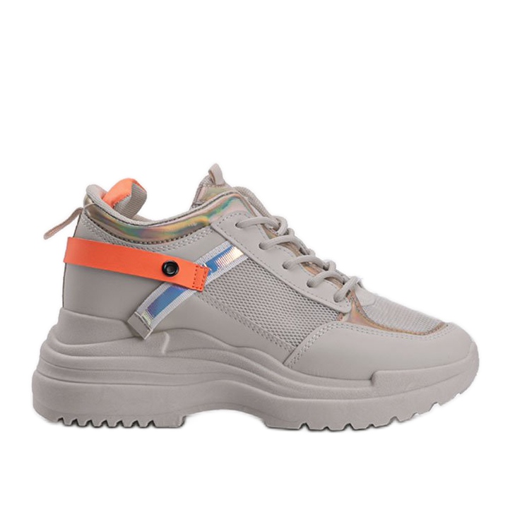 Beige lenkkarit paksulla Johan -pohjalla