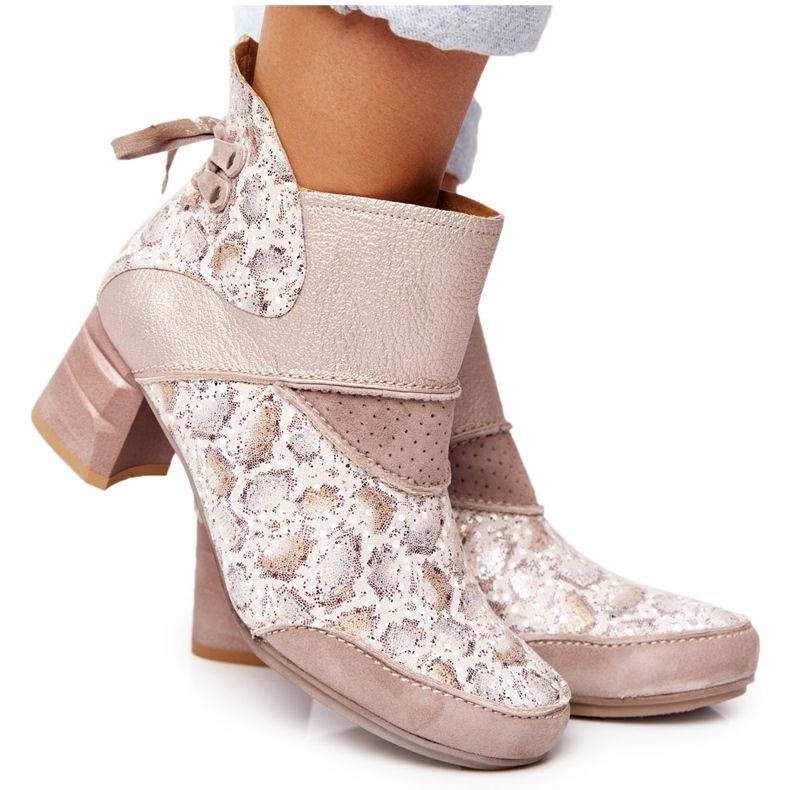 Naisten nahkakengät kantapäässä Maciejka Gold Beige 03963-20 kultainen