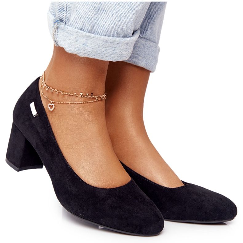 Suede pumppaa Sergio Leonen mustalla palkilla