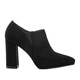 Mustat mokkanahkaiset nilkkurit Carl -pylväässä