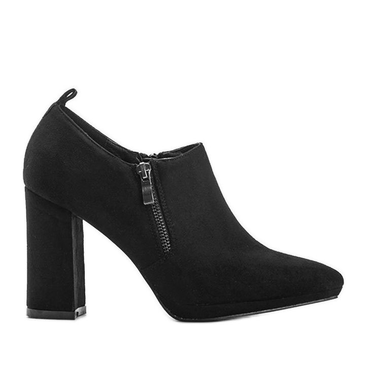 Mustat mokkanahkaiset nilkkurit Carl -pylväässä