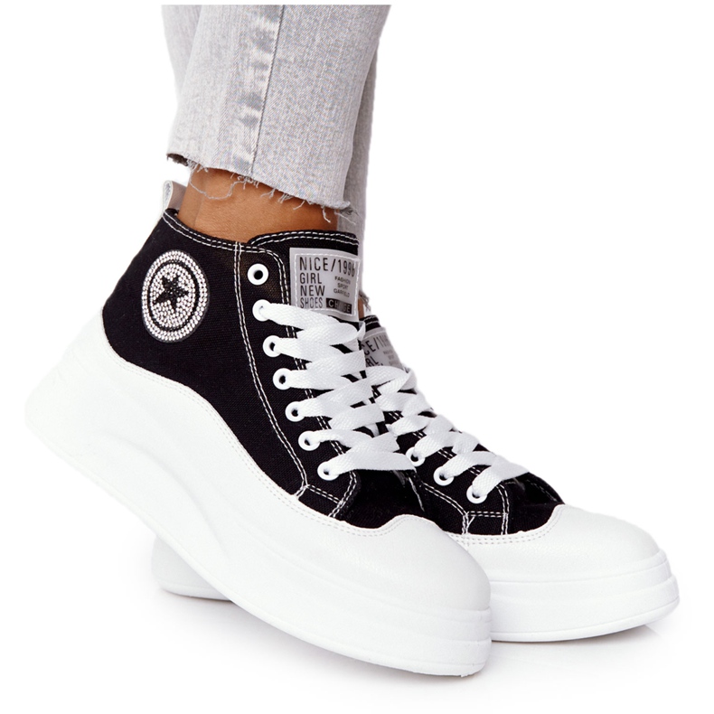 Naisten korkeat lenkkarit mustalla Nice Girl Platformilla valkoinen