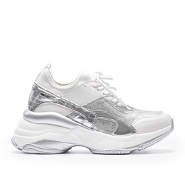 Valkoiset ja hopeiset lenkkarit paksulla Lea -pohjalla valkoinen