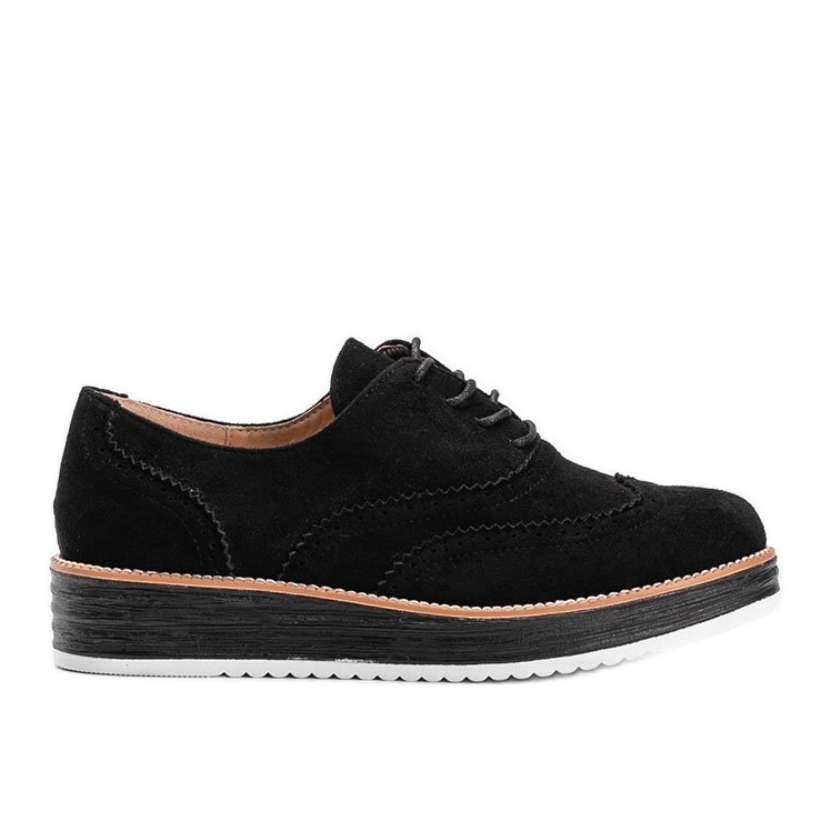 Mustat mokkanahkakengät korkealla Kenian pohjalla