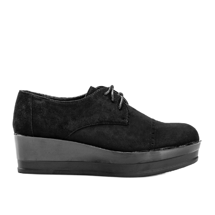 Mustat mokkanahkakengät korkealla Elisabeth -pohjalla