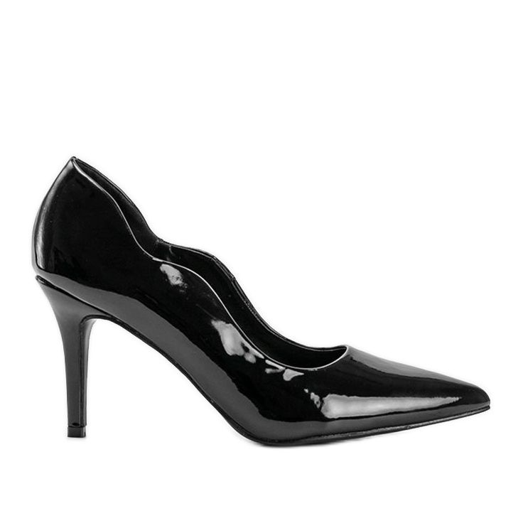 Mustat lakatut pumput Gina -kantapäässä