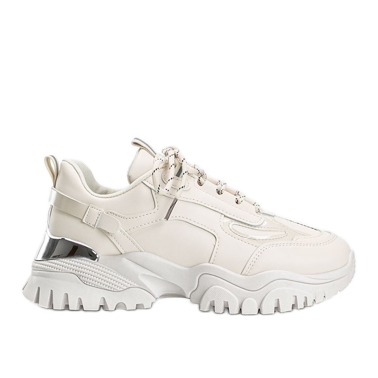 Beige lenkkarit, joissa metallinen Ansley -insertti