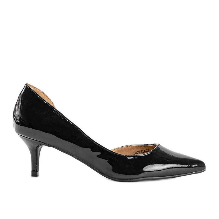 Mustat lakatut pumput Brita -stiletto -kantapäässä