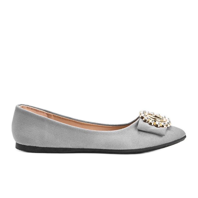 Harmaat ballerinat, jotka on koristeltu Ciaran kivillä