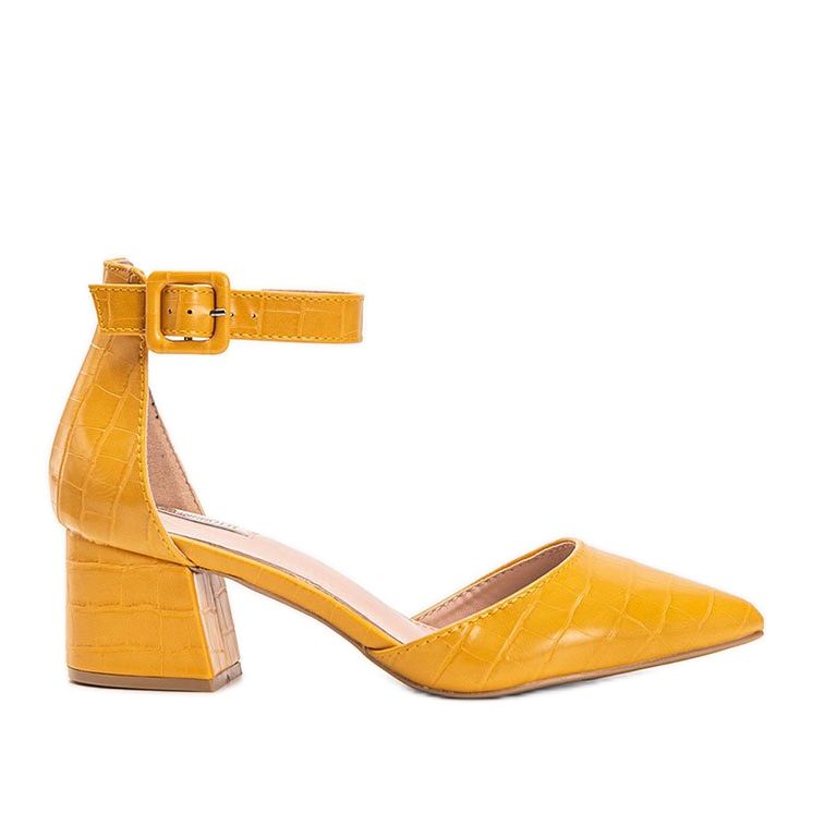 Sinappi siirtyy Lindseyn kortteliin keltainen