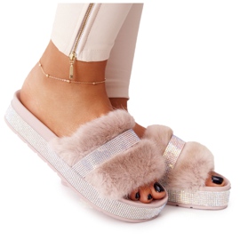 PS1 Tossut alustalla, jossa on turkis ja kuutiomainen zirkoni -beige -vaikutelma