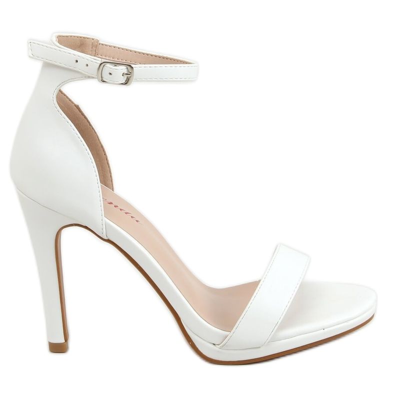 Valkoiset sandaalit korkokengissä S-835 Valkoinen