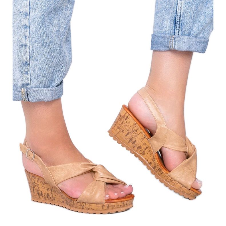 Beige kiila sandaalit Buenos Aires