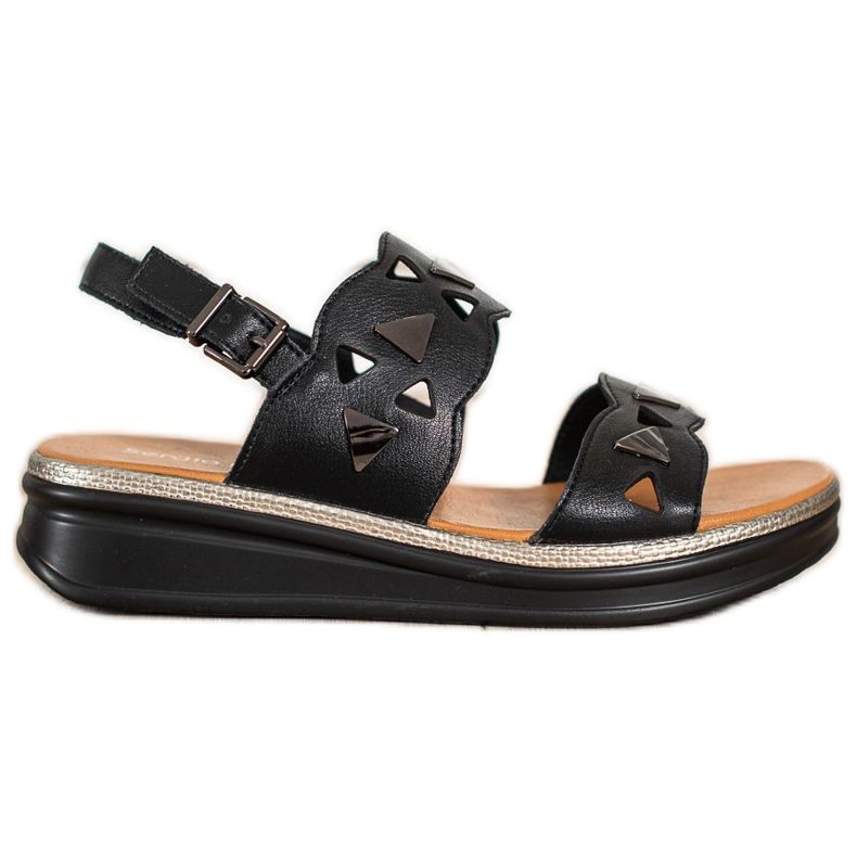 Mustat sandaalit Sergio Leonen alustalla