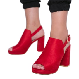 Punaiset sandaalit Pimp -postissa punainen Punaiset sandaalit Pimp -postissa punainen