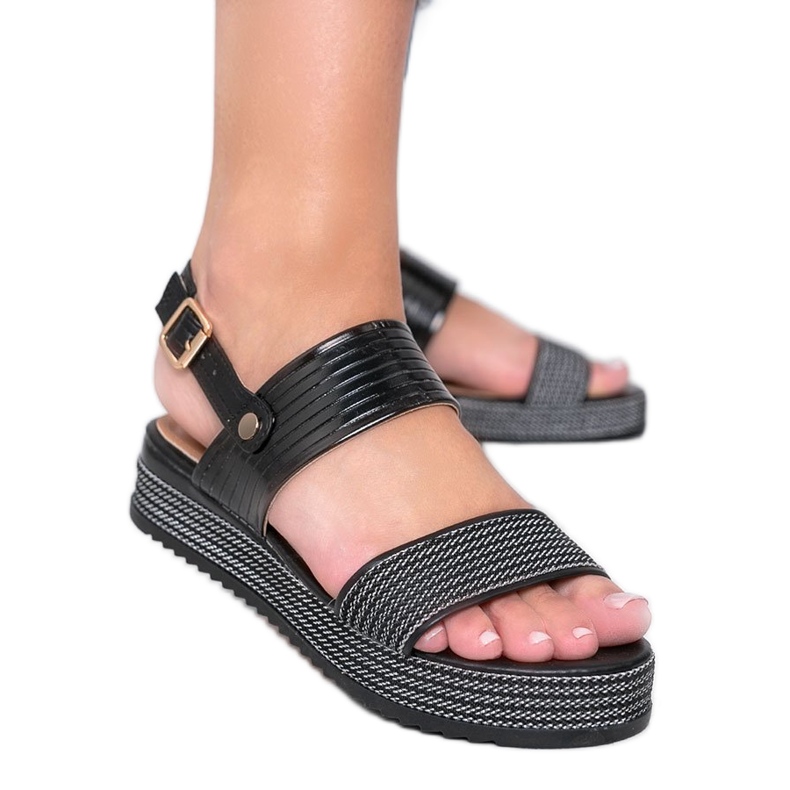 Mustat sandaalit paksussa Senorita -pohjassa