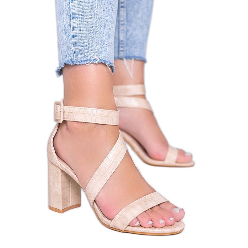 Beige sandaalit Silver Dust -postissa