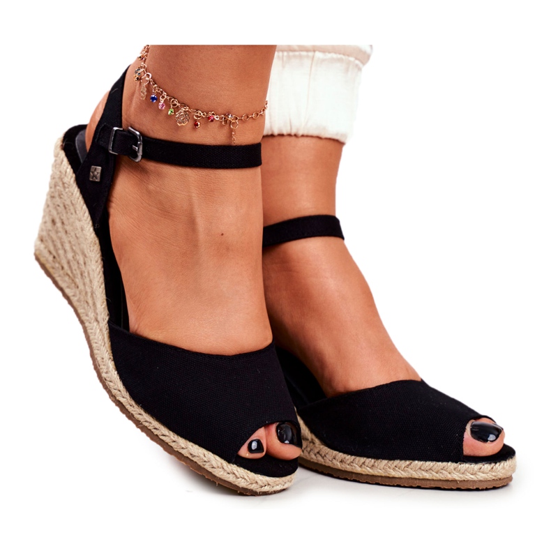 Naisten sandaalit punotulla kiilalla Big Star Black DD274A209 musta