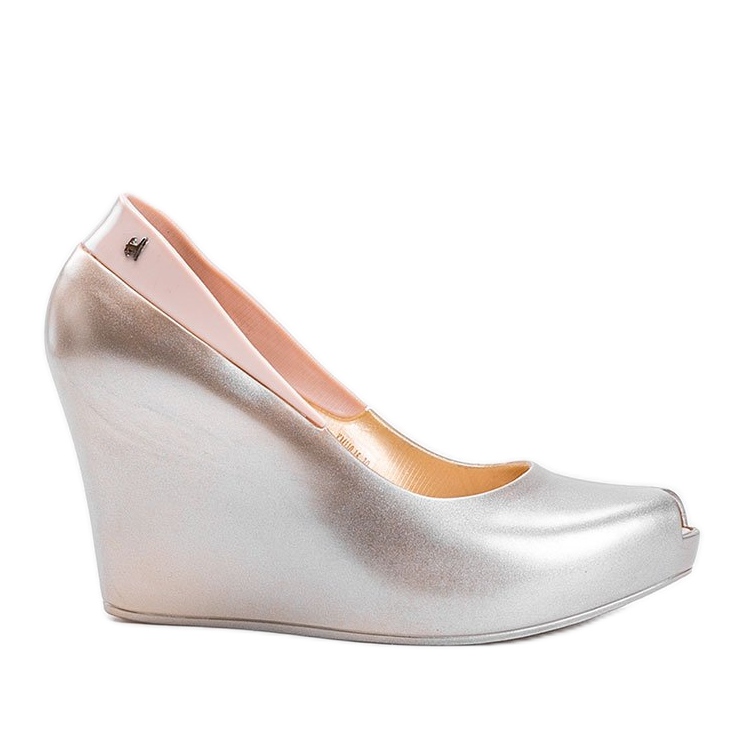 Kultainen Meliski Dinan kiilalla