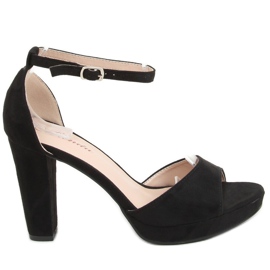 Musta S-850 Musta platform-sandaalit