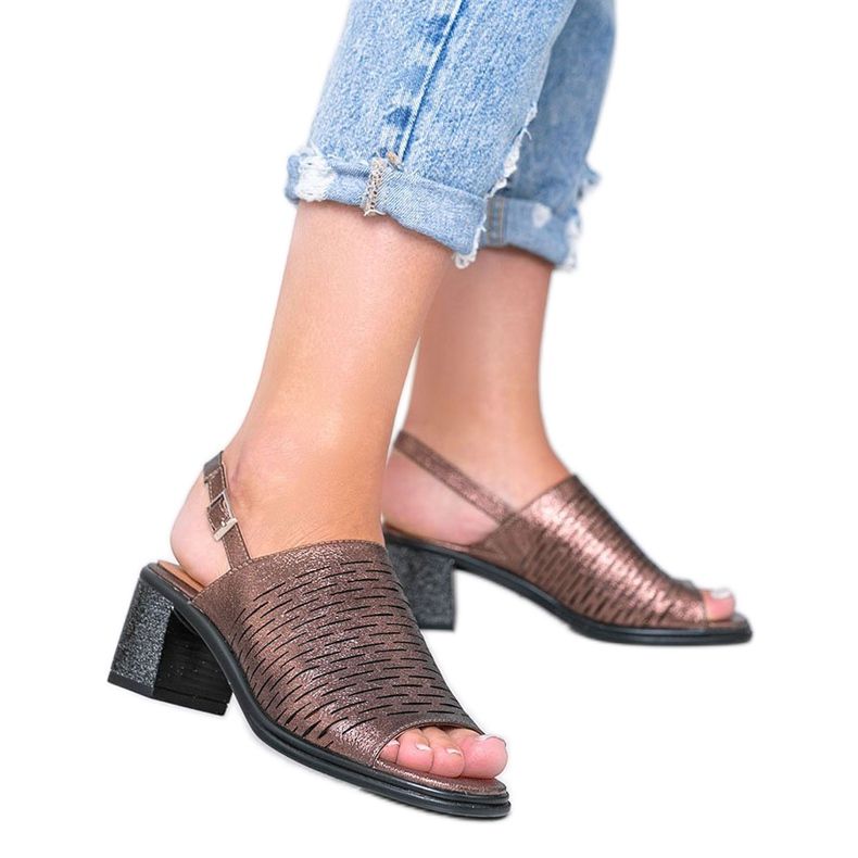 Ruskeat metalliset sandaalit Cusi -postissa