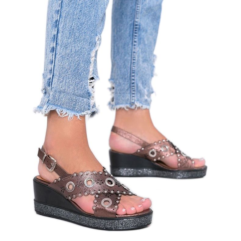 Ruskeat metalliset kiilakengät Sand