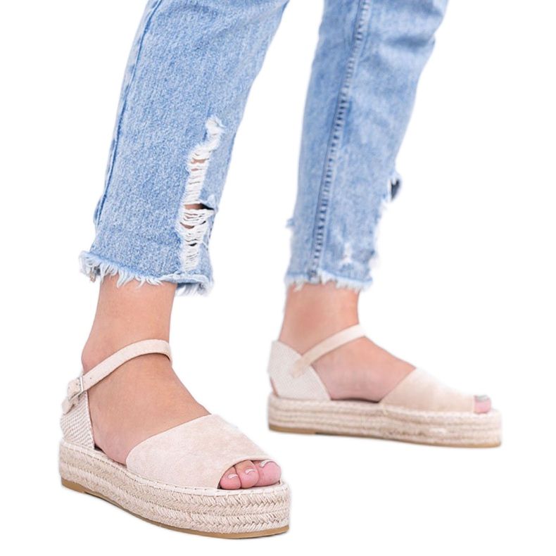 Beige sandaalit Pearl River -alustalla