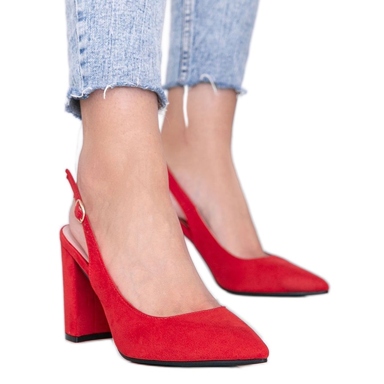 Punaiset pumput Pho -pylväässä punainen