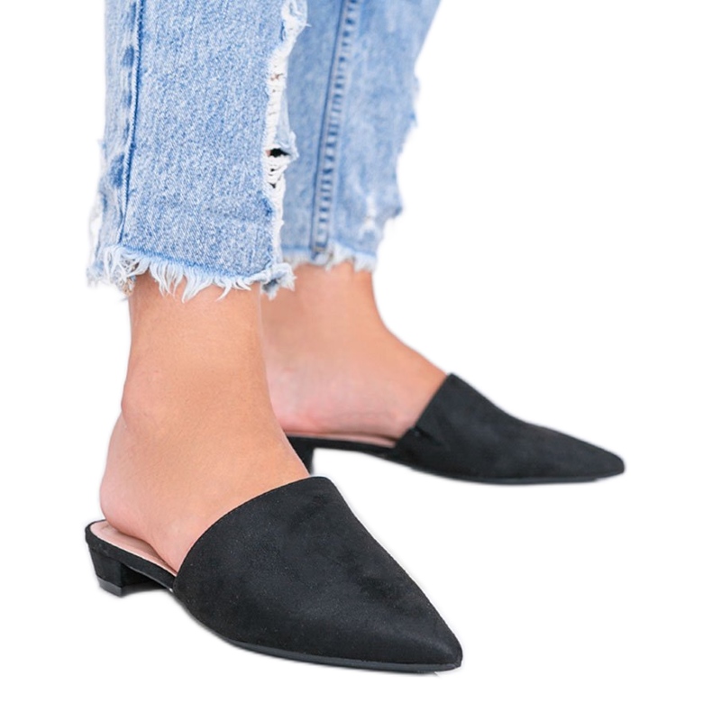 Mustat korkokengät Santiagosta