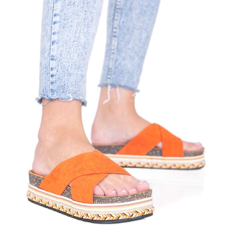 Oranssit tohvelit koristeellisella Riri -pohjalla