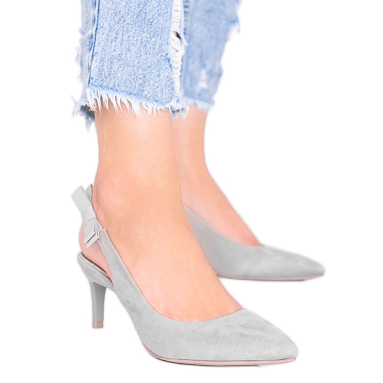 Harmaat pumput Tari -kantapäässä