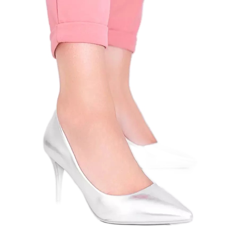 Hopeapumput Venicia -kantapäässä