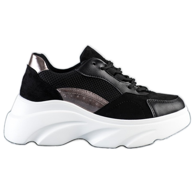 Seastar Mustat lenkkarit lavalla