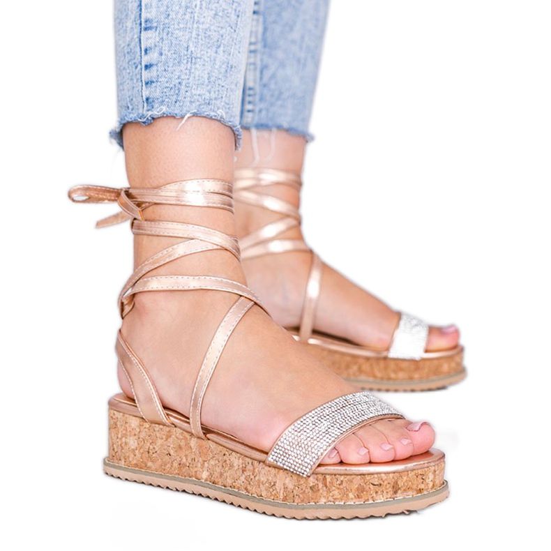 Vaaleanpunaiset sandaalit sidottu zirkonilla Ves vaaleanpunainen kultainen