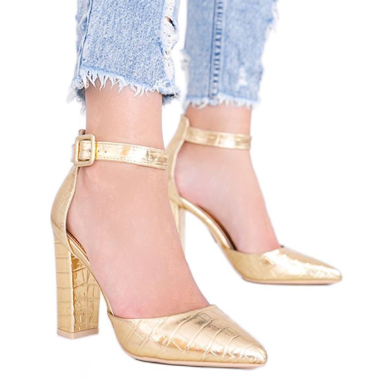 Sandaalit pylväässä Glamour-krokotiilin iho-aiheisena kultainen