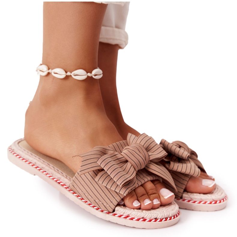 PS1 Ruskeat Gabriell -kumitossut, joissa on rusetti