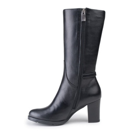 Marco Shoes Klassiset mustasta nappa -nahasta valmistetut saappaat, joissa on lisäksi soljet ja hihnat