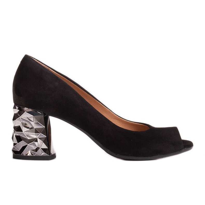 Marco Shoes Musta mokkanahkaiset pumput, joissa on 3D -metallinen kantapää