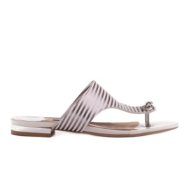 Marco Shoes Litteät sandaalit, joissa on lakka ja metallinen kantapää valkoinen hopea