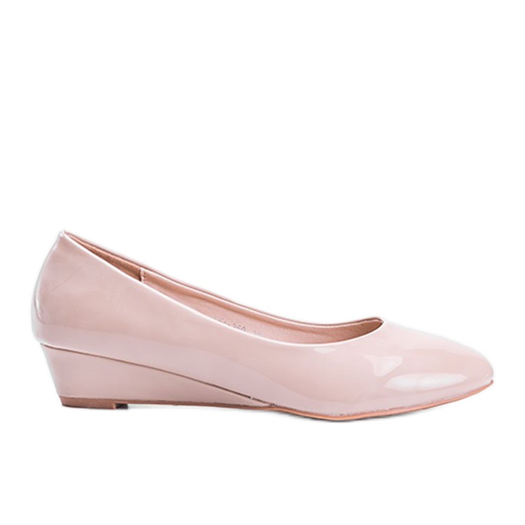 Beige pumput matalalla kiilakorolla Chantal