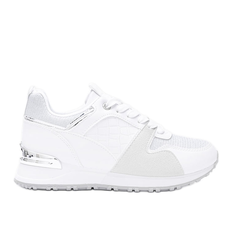 Valkoiset lenkkarit hopeisilla Yoisya -asusteilla valkoinen